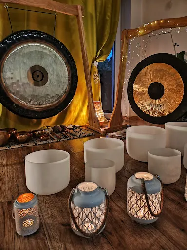 Studio Własny Pokój - Czuła joga, gongi, koncerty relaksacyjne, kręgi kobiet, miejsce na odpoczynek